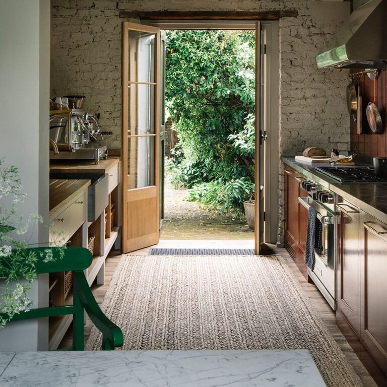 PLAIN ENGLISH BESPOKE KITCHENS